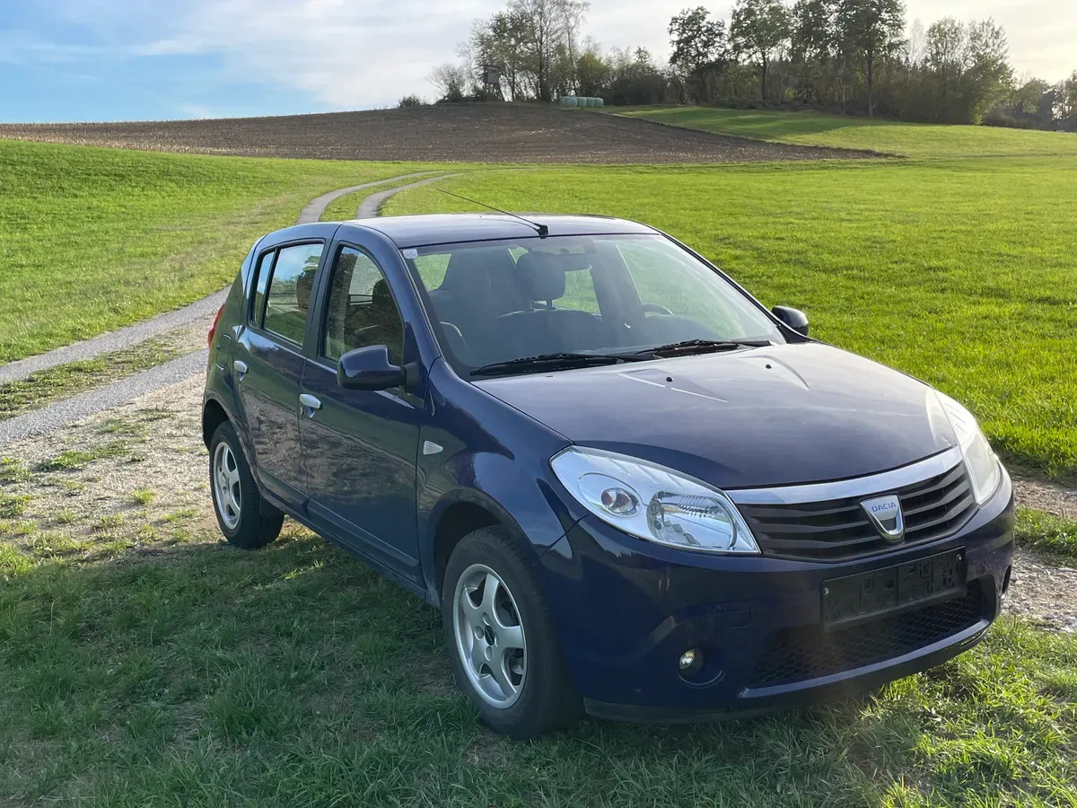 Dacia Sandero 2009 photo 3