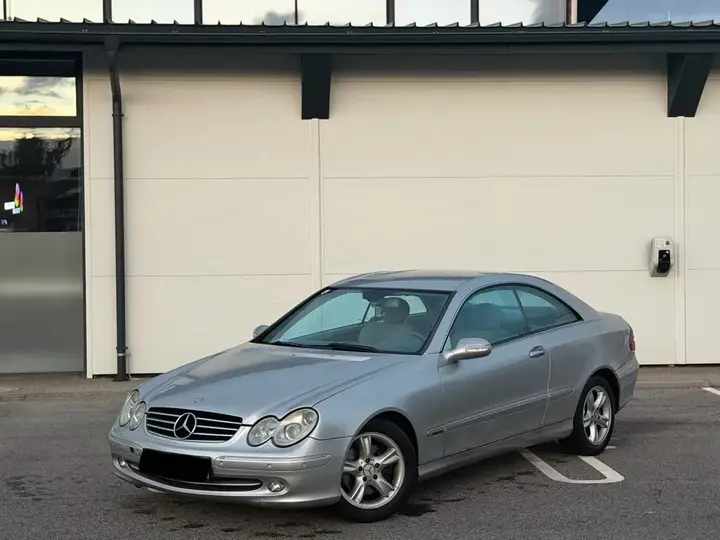 Mercedes-Benz Clk-Class 2004 photo 3
