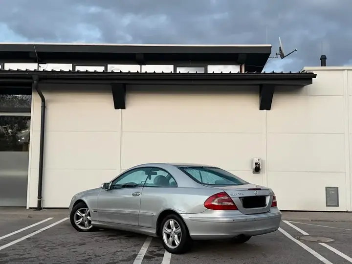 Mercedes-Benz Clk-Class 2004 photo 2