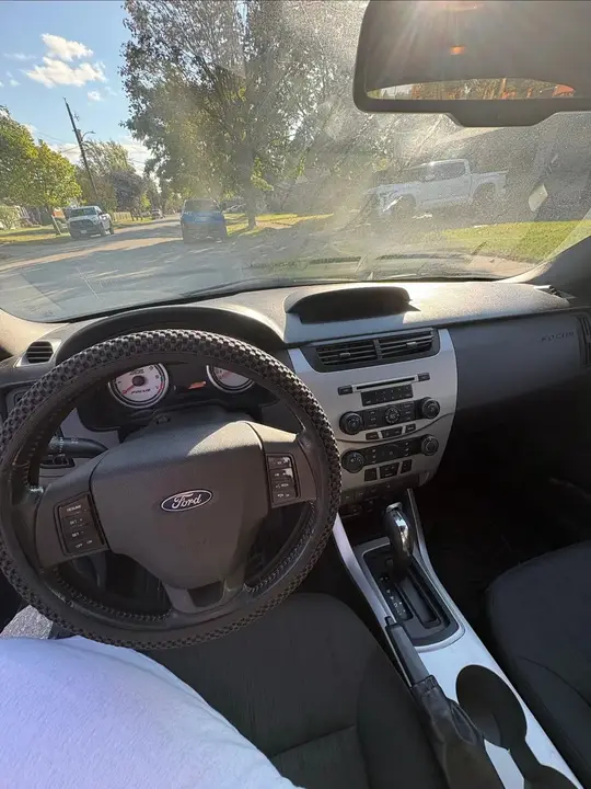 Ford Focus 2010 photo 3