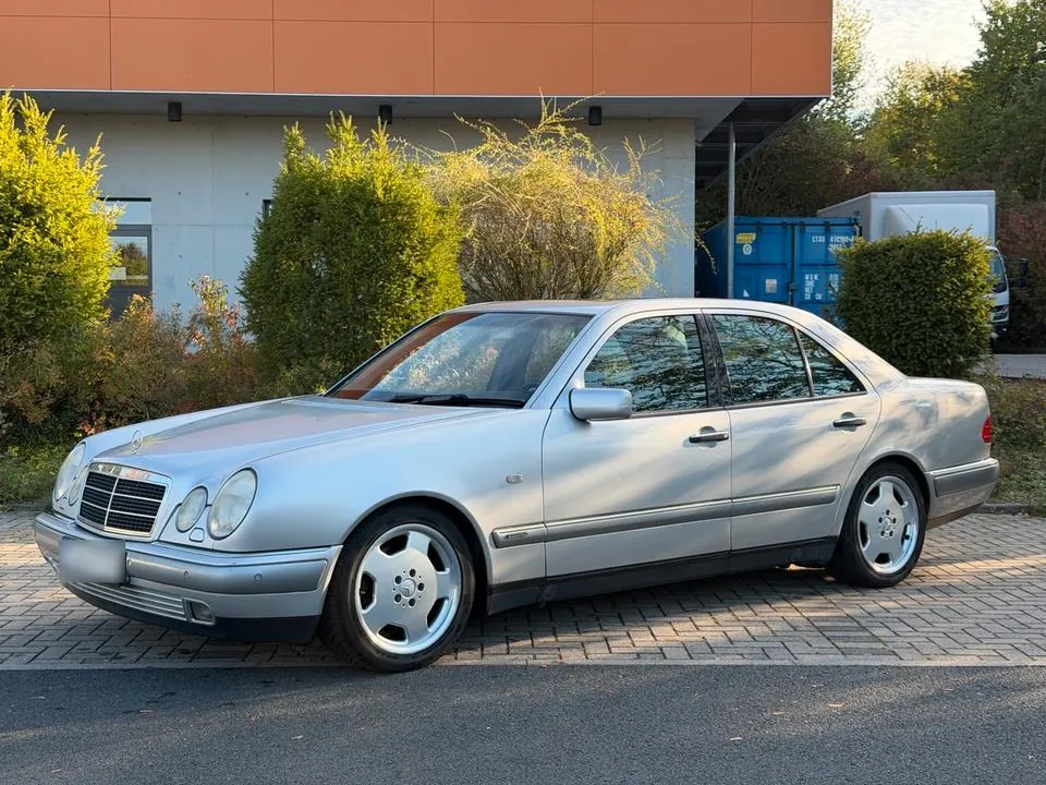 Mercedes-Benz W210