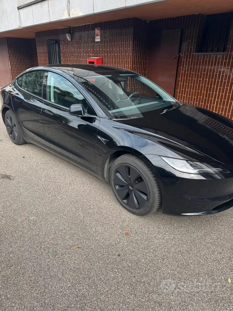 Tesla Model 3 2023 photo 2