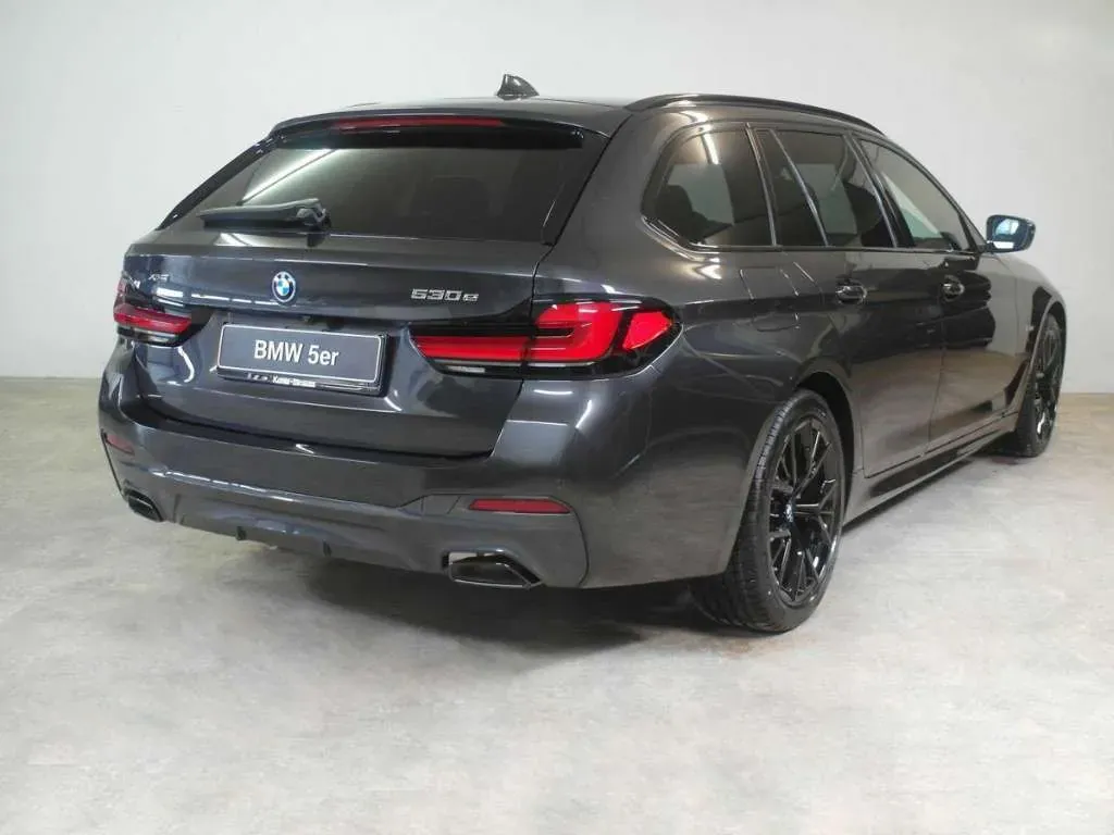 BMW 5 Series 2022 photo 2
