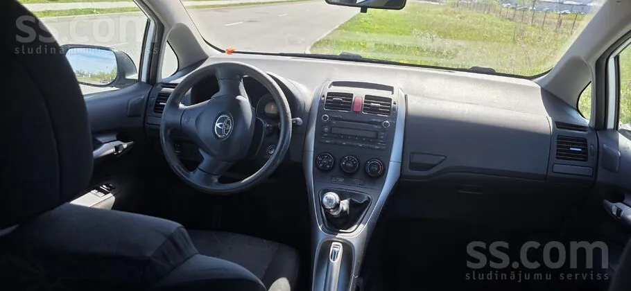 Toyota Auris 2009 photo 5