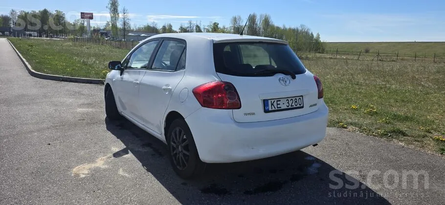 Toyota Auris 2009 photo 3