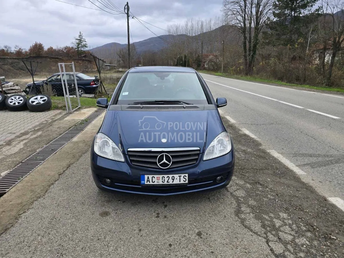 Mercedes-Benz A 180 2010 photo 2
