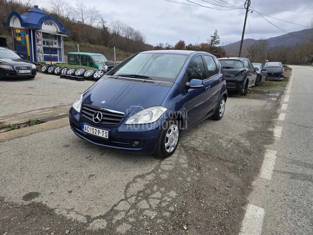 Mercedes-Benz A 180 2010 photo 3