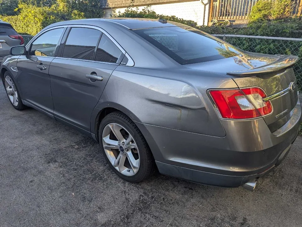 Ford Taurus 2011 photo 3