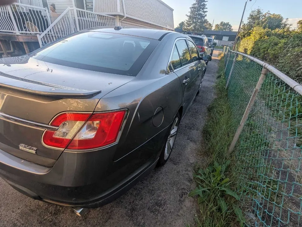 Ford Taurus 2011 photo 5