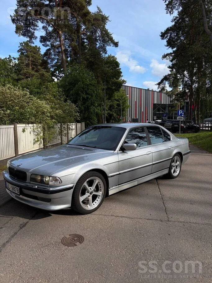 BMW 735