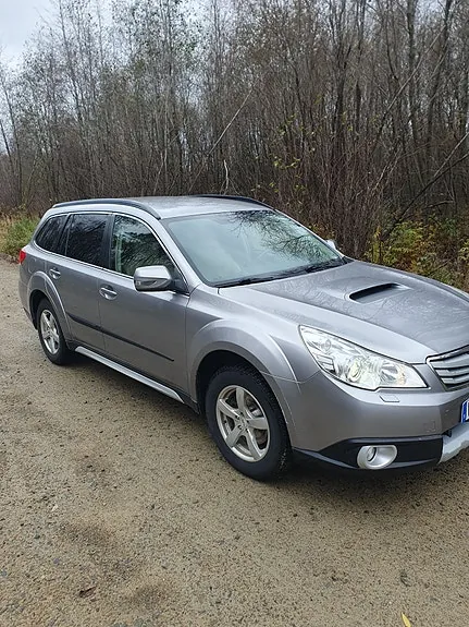 Subaru Outback 2010 photo 2