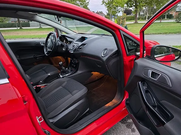 Ford Fiesta 2014 photo 2