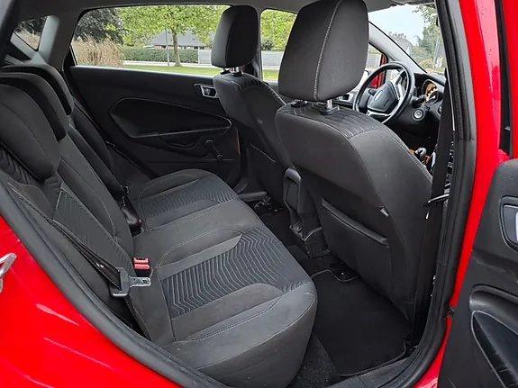 Ford Fiesta 2014 photo 3