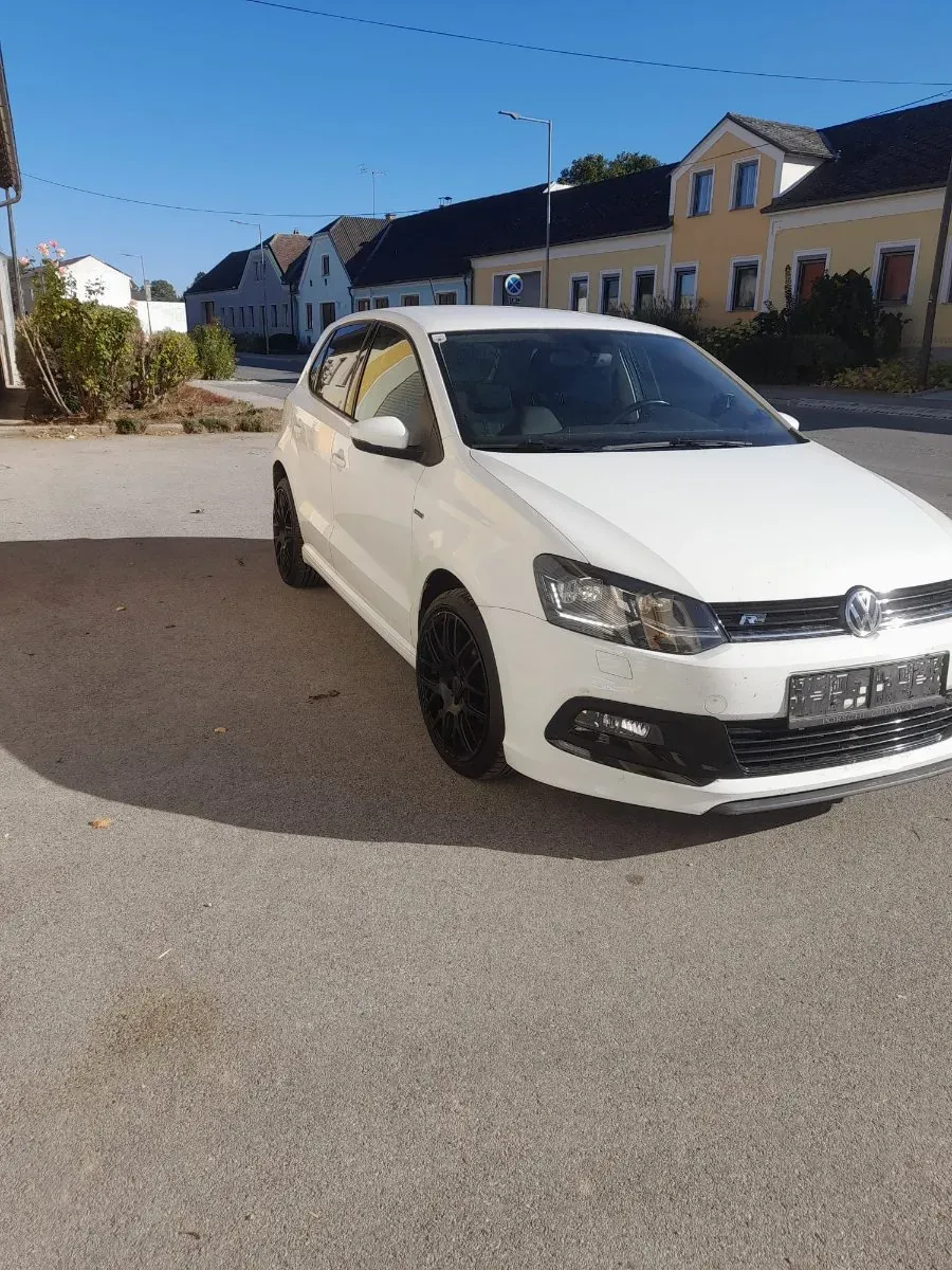 Volkswagen Polo 2015 photo 2