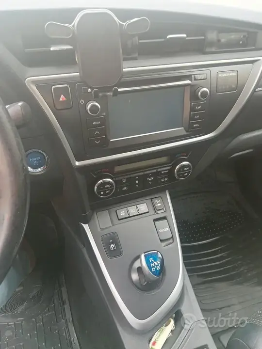 Toyota Auris 2015 photo 4