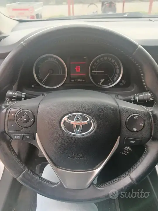 Toyota Auris 2015 photo 3