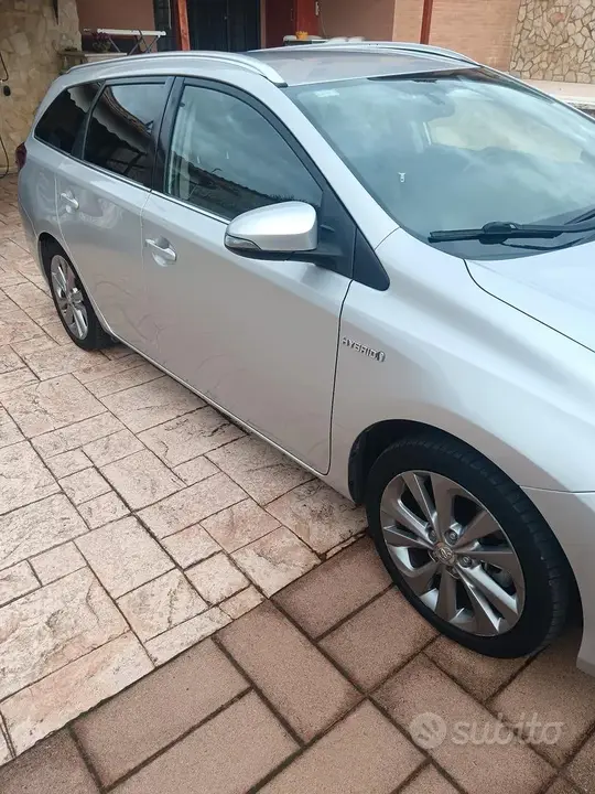Toyota Auris 2015 photo 2