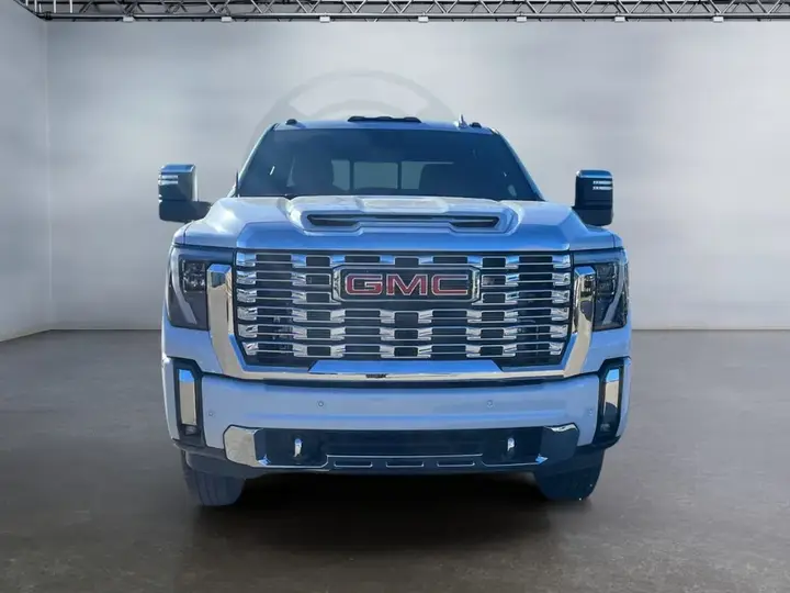 GMC Sierra 3500Hd 2026 photo 2
