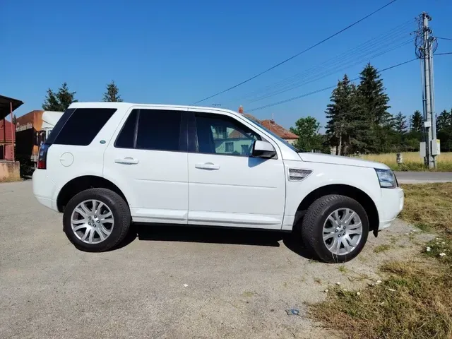 Land Rover Freelander 2 2013 photo 2