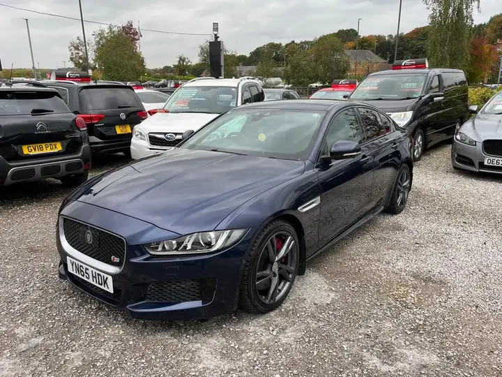 Jaguar Xe 2015 photo 4