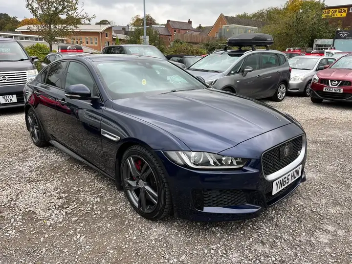 Jaguar Xe 2015 photo 2