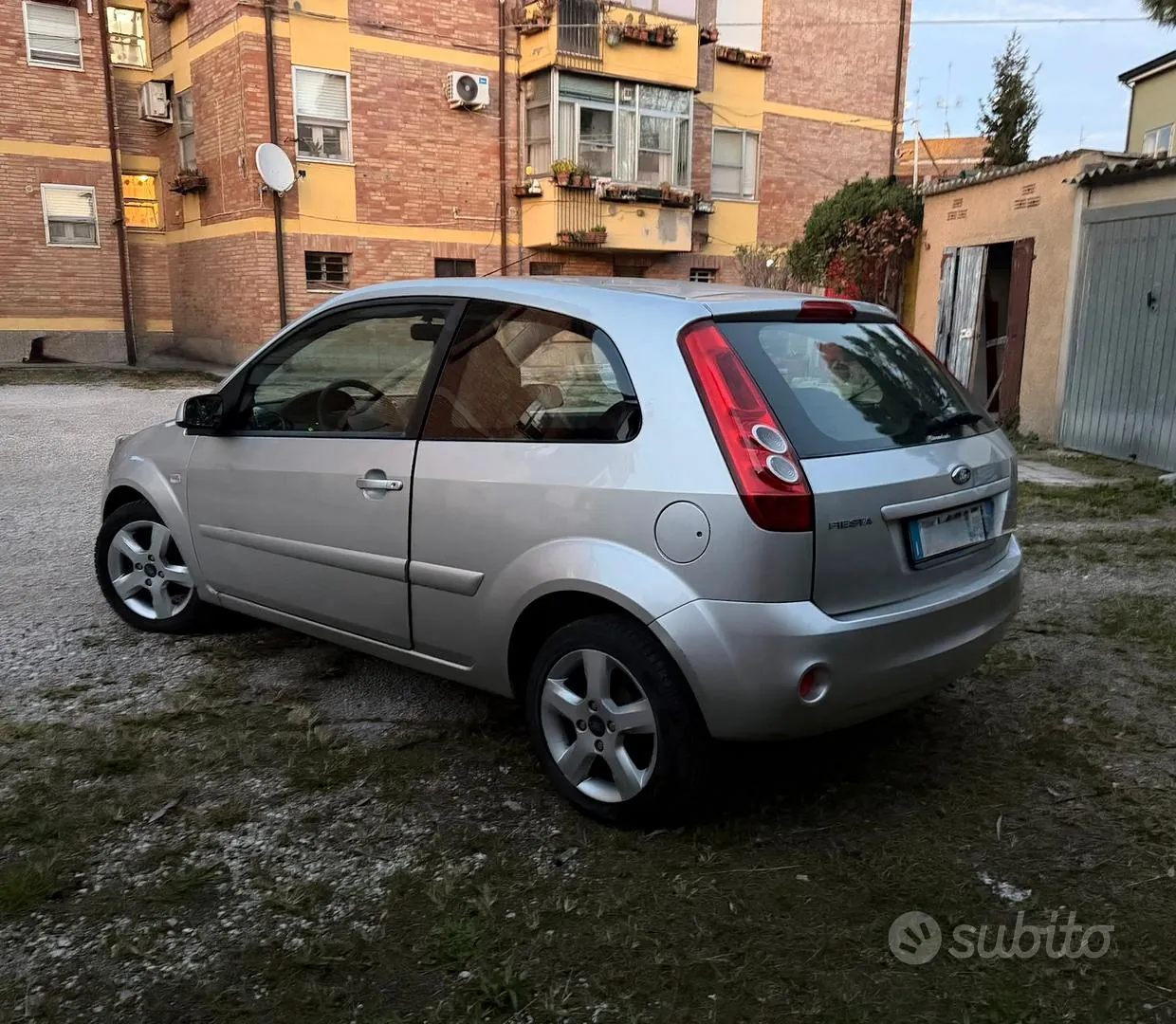 Ford Fiesta 2007 photo 2