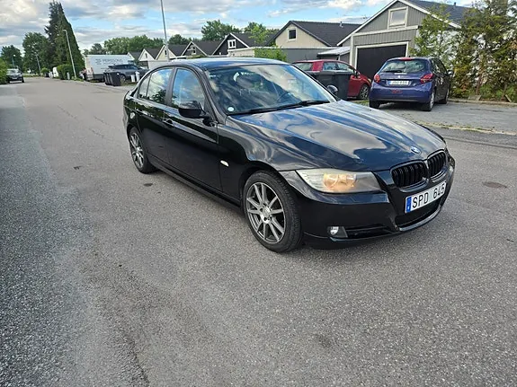 BMW 318D 2011 photo 3