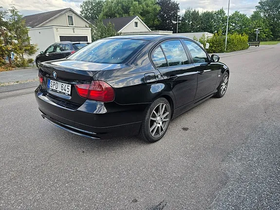 BMW 318D 2011 photo 4