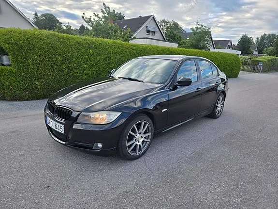 BMW 318D 2011 photo 2