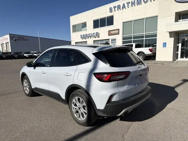 Ford Escape 2025 photo 2