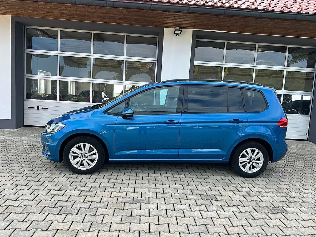 Volkswagen Touran 2023 photo 2