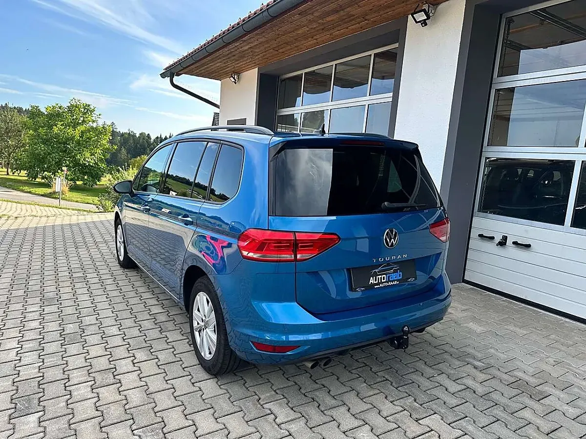 Volkswagen Touran 2023 photo 3