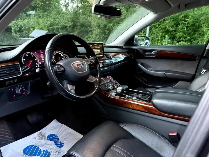 Audi A8 2011 photo 3