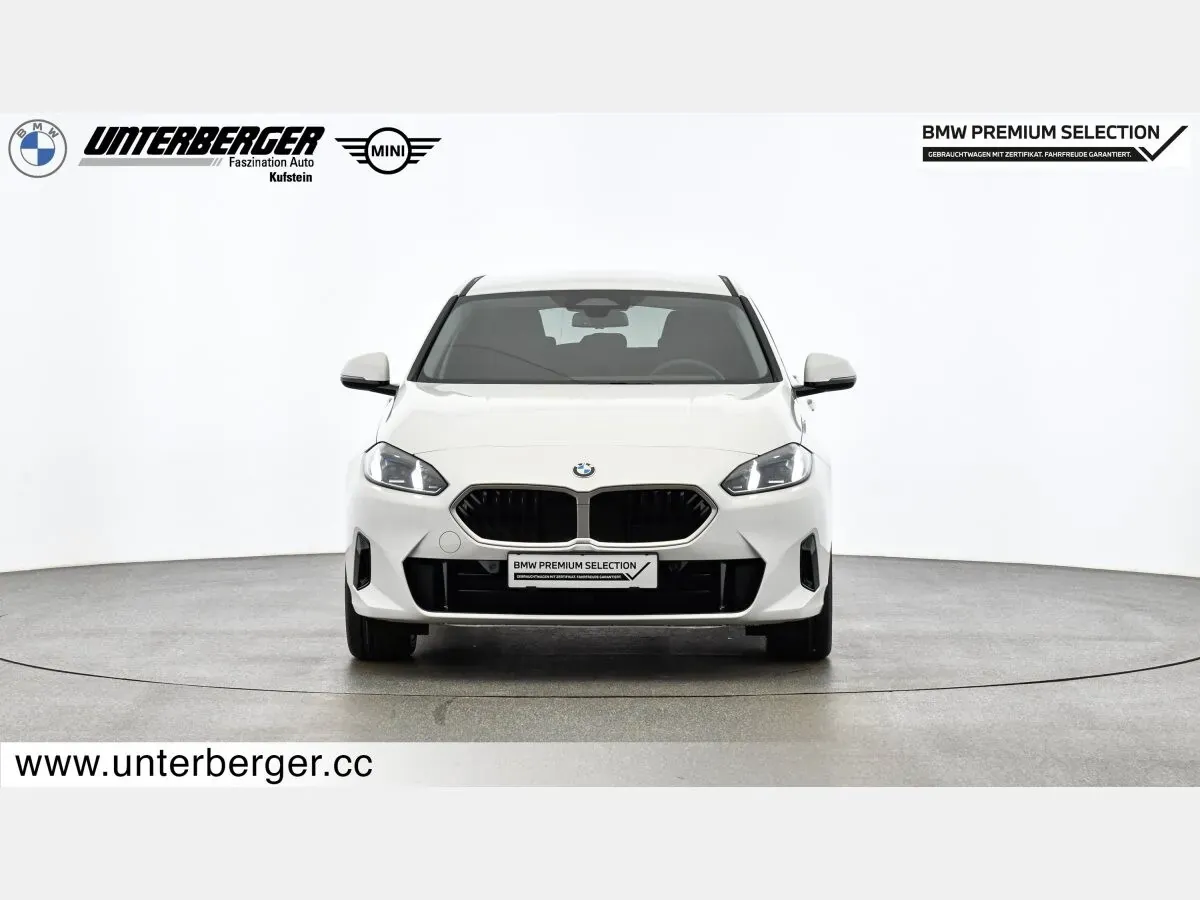 BMW 1 Series 2025 photo 2