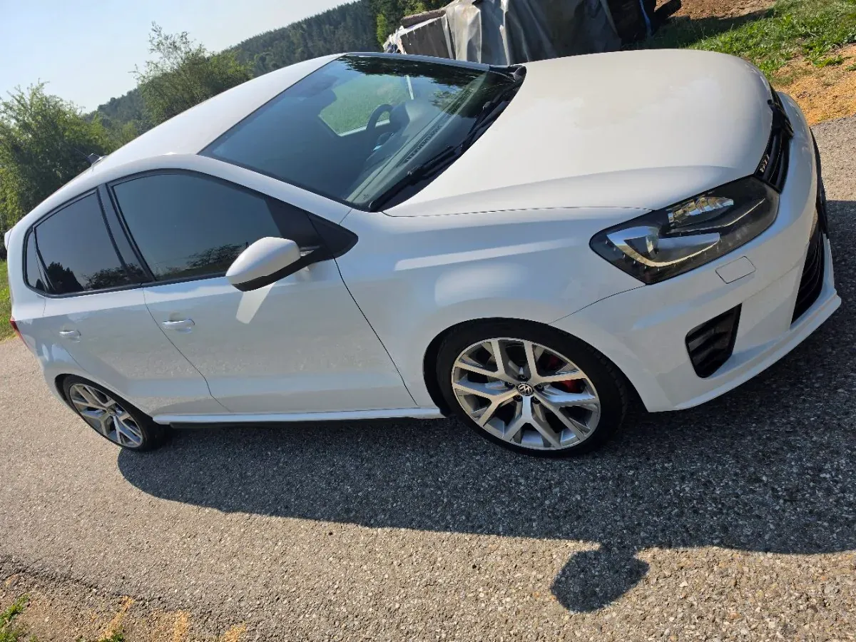 Volkswagen Polo 2012 photo 3