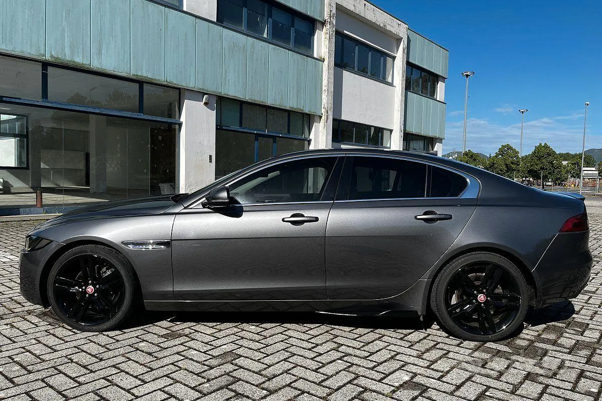 Jaguar Xe 2015 photo 3