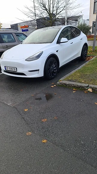 Tesla Model Y 2023 photo 3