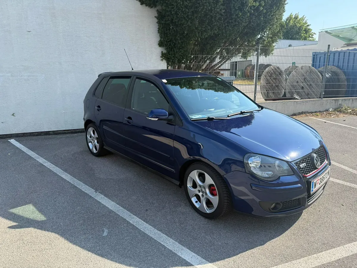 Volkswagen Polo 2006 photo 2