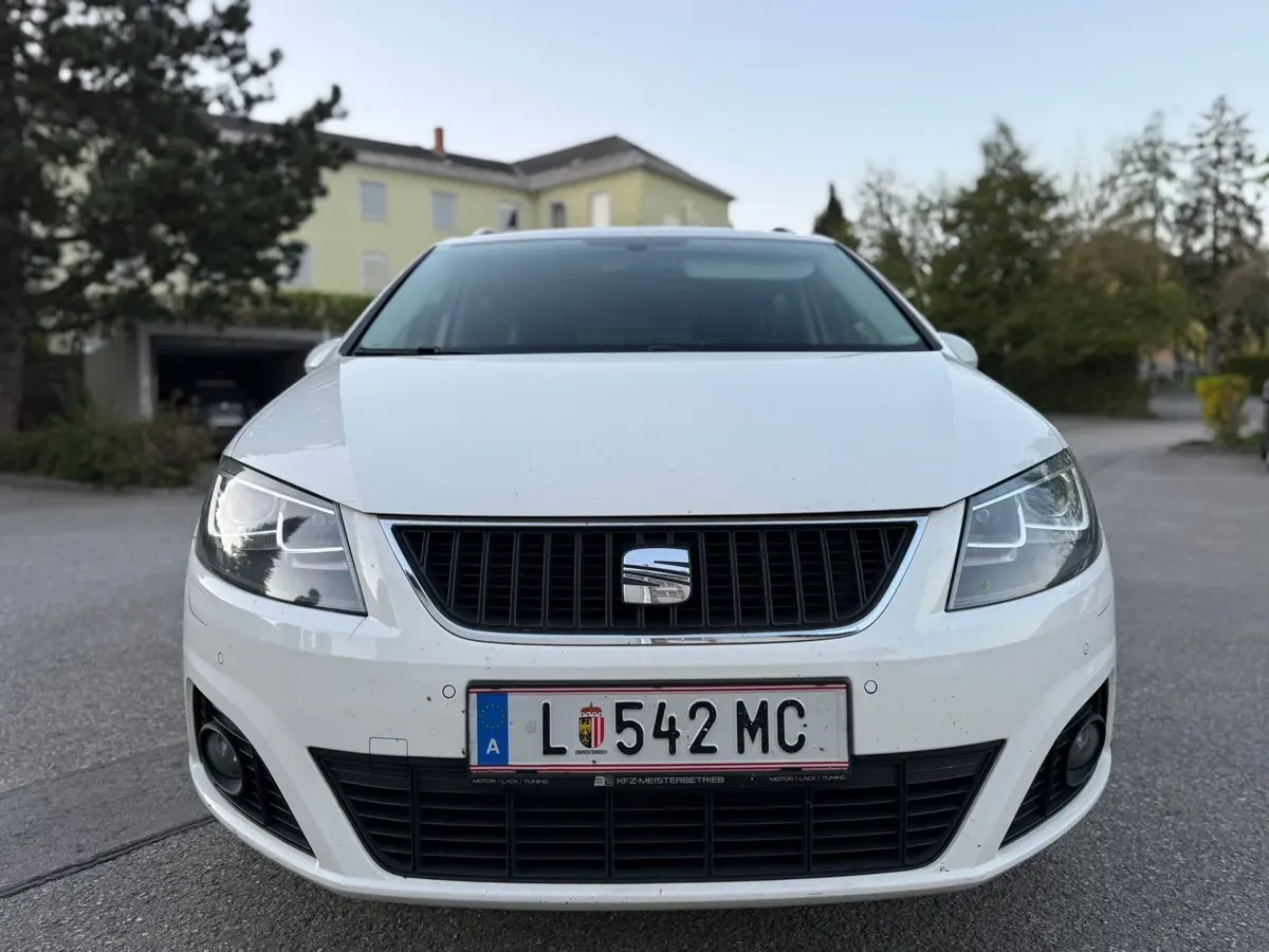 Seat Alhambra 2011 photo 2