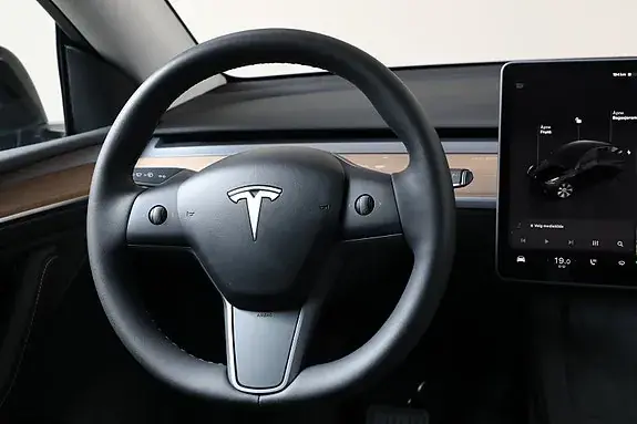 Tesla Model Y 2024 photo 5