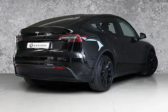 Tesla Model Y 2024 photo 2