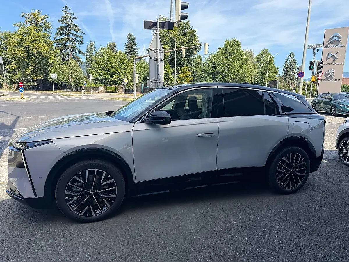 DS Automobiles N7