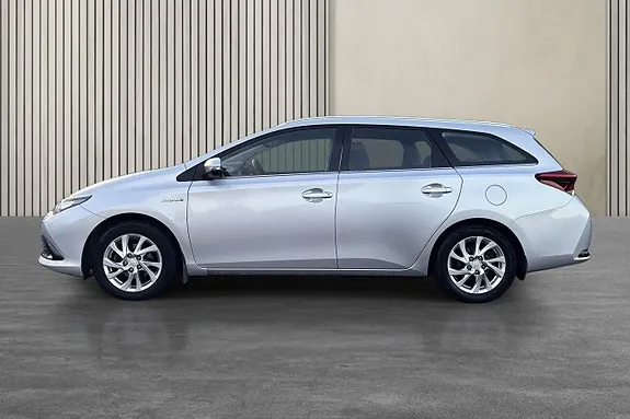 Toyota Auris 2016 photo 2