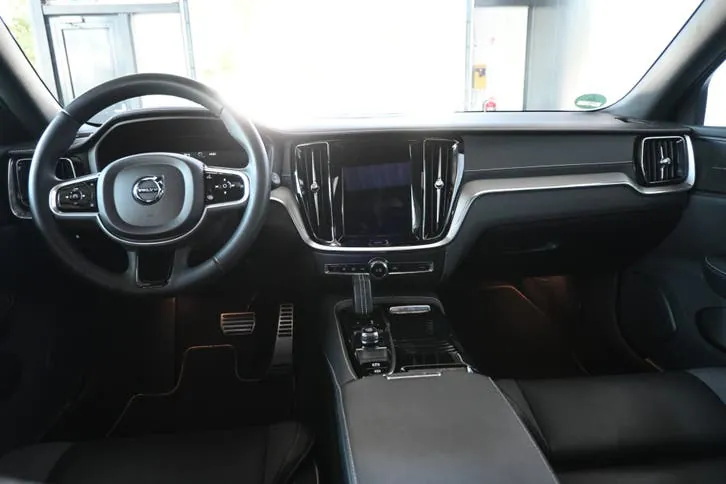 Volvo V60 2022 photo 2