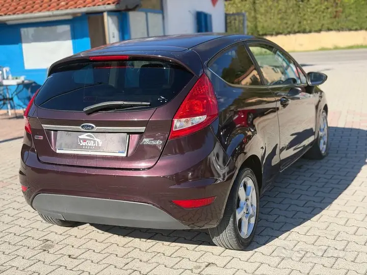 Ford Fiesta 2011 photo 4