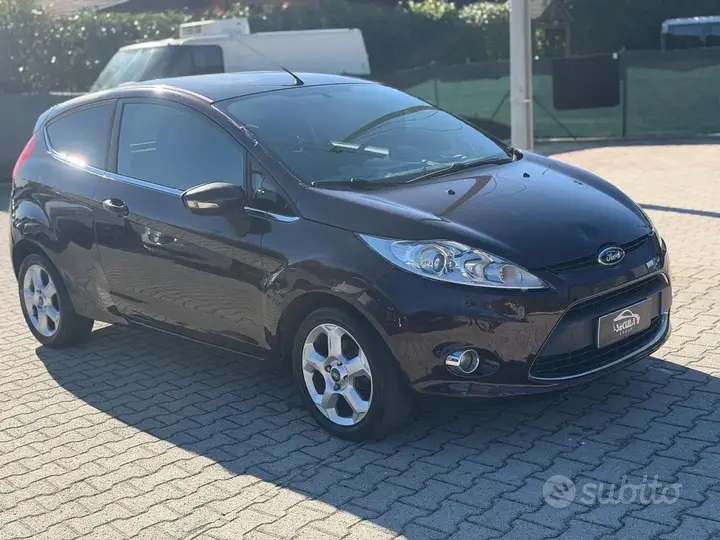 Ford Fiesta 2011 photo 2