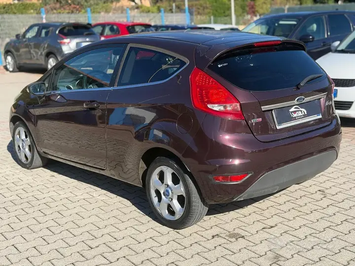 Ford Fiesta 2011 photo 3