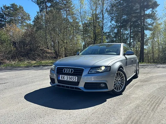 Audi A4 2011 photo 2