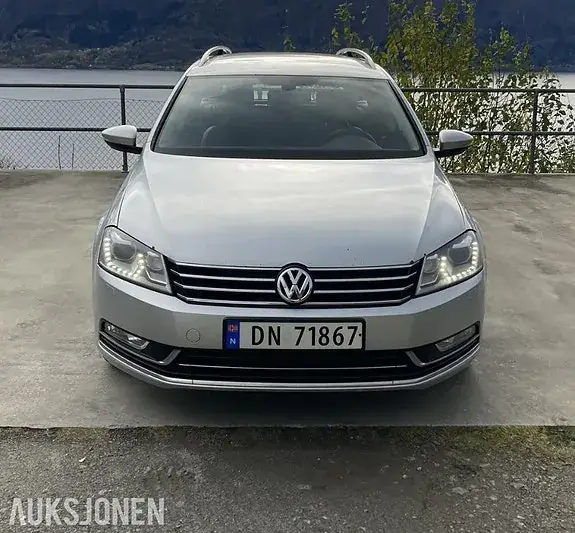 Volkswagen Passat 2012 photo 2