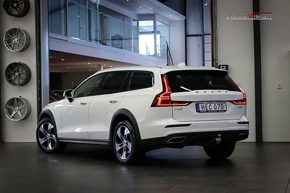 Volvo V60 Cross Country 2021 photo 2